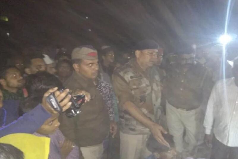 यूपी: हापुड़ में ट्रेन से कटकर छह युवकों की मौत, पटरियों के किनारे चल रहे थे सभी