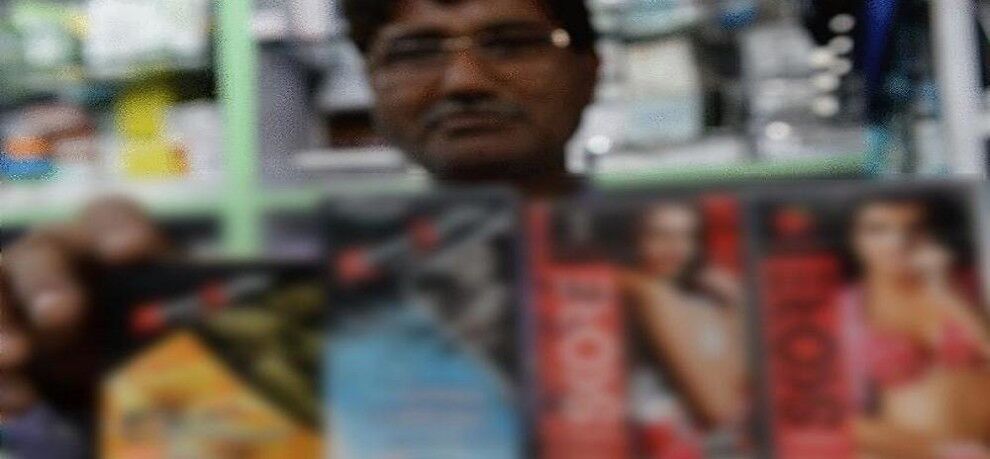 कोर्ट ने सरकार से पूछा- कंडोम के विज्ञापन दिन में क्यों नहीं दिखाए जा सकते?