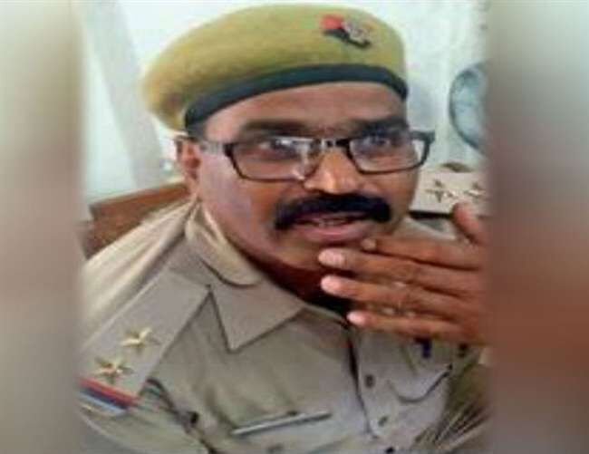 दरोगा की आशिकी से परेशान होकर एसएसपी से शिकायत करने पहुंची महिलाएं, किया गया लाइन हाजिर दरोगा की आशिकी से परेशान होकर एसएसपी से शिकायत करने पहुंची महिलाएं, किया गया लाइन हाजिर