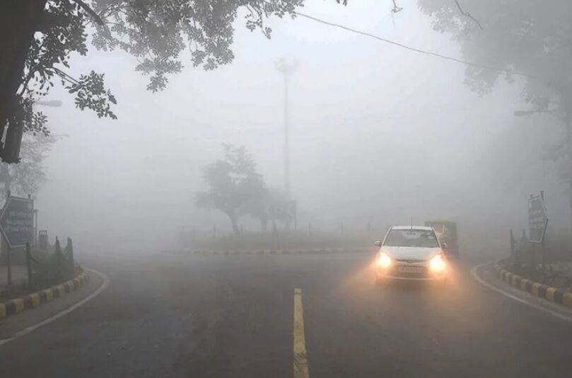 दिल्ली-NCR समेत उत्तर भारत में फिर छाया कोहरा, रेल-हवाई और सड़क यातायात प्रभावित