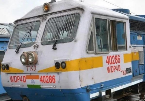 भारतीय रेलवे ने रचा इतिहास, डीजल इंजन को इलेक्ट्रिक में बदलकर करोड़ों बचाए