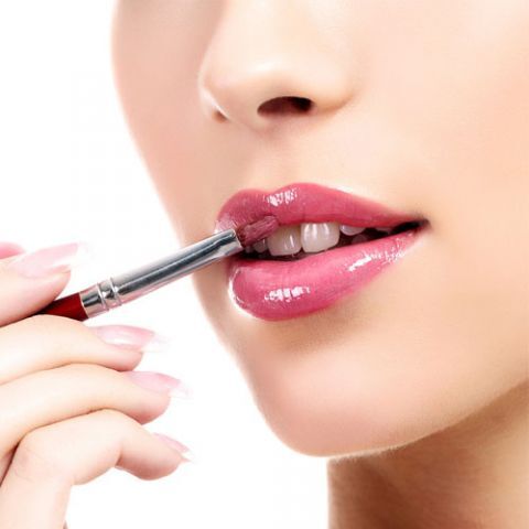 होंठों को सुंदर बनाएंगे ये टिप्स, नहीं आएगी सूजन