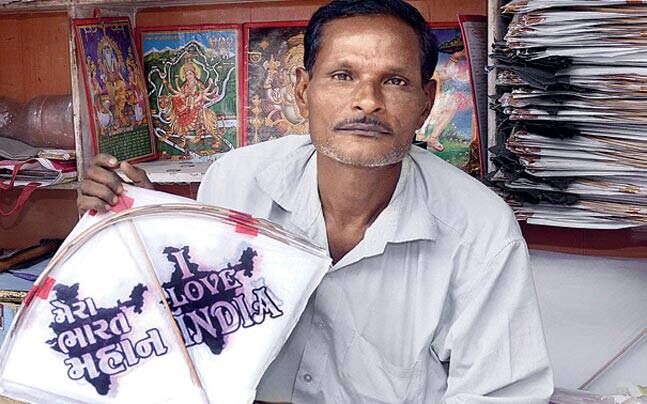 कोई भरता है पेट्रोल, कोई बेचता है पतंग और है कोई कबाड़ी ये है आपके PM मोदी का परिवार !!