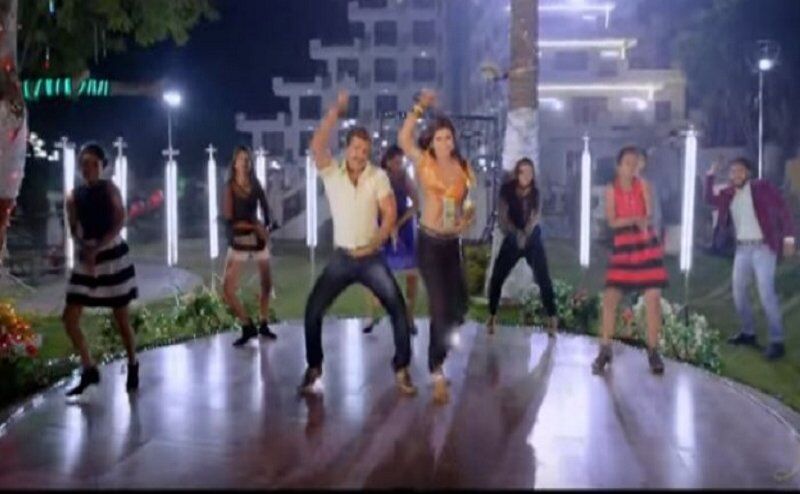 नवरत्न तेल लगवला से में काजल राघवानी ने किया जबरदस्त डांस, VIDEO में साथ देते दिखे खेसारीलाल