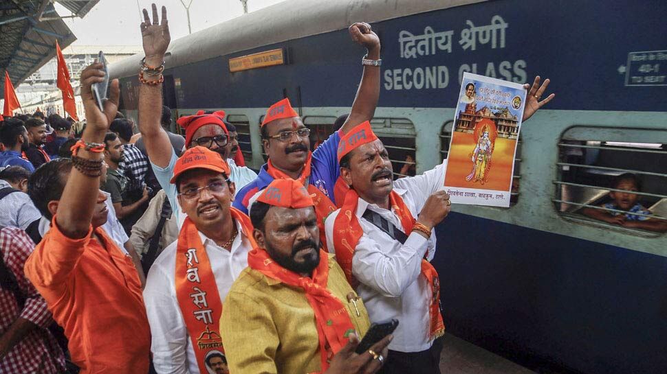 अयोध्या में राम मंदिर निर्माण के लिए महाराष्ट्र से चांदी की ईंट लेकर आ रहे हैं अयोध्या में राम मंदिर निर्माण के लिए महाराष्ट्र से चांदी की ईंट लेकर आ रहे हैं