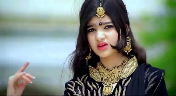 इस लड़की की खूबसूरती देखकर प्रिया वारियर को भूल जाएंगे, नहीं यकीन तो खुद देख लिजिए वीडियो