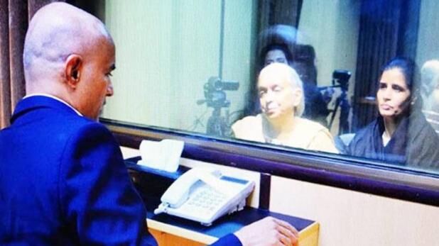 मां को बिना मंगलसूत्र देखकर कुलभूषण जाधव को हुआ था शक, पूछा- बाबा ठीक हैं?