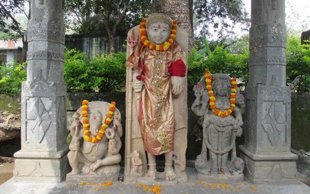 हिन्दू ज़रूर देखें: ताजमहल से भी ज्यादा खूबसूरत है भगवान विष्णु का ये अद्भुत मंदिर जहाँ नाखून से बनाई थी झील !