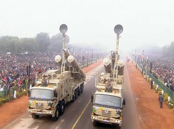 देखें: जब राजपथ पर उतरी दुश्मनों को दहलाने वाली हिंदुस्तान की सैन्य शक्ति