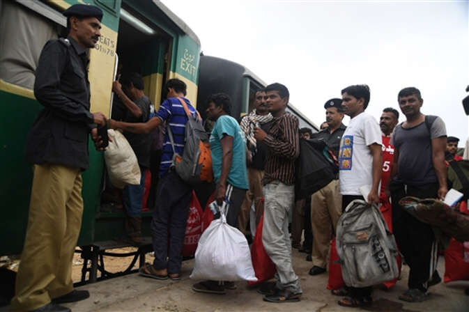 पाकिस्तान ने स्वतंत्रता दिवस से 1 दिन पहले 30 भारतीय कैदियों को किया रिहा