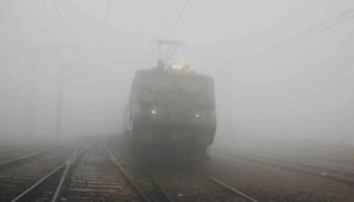 जारी है सर्दी का सितम, कोहरे की वजह से 18 फ्लाइट डिले, 21ट्रेनें रद्द