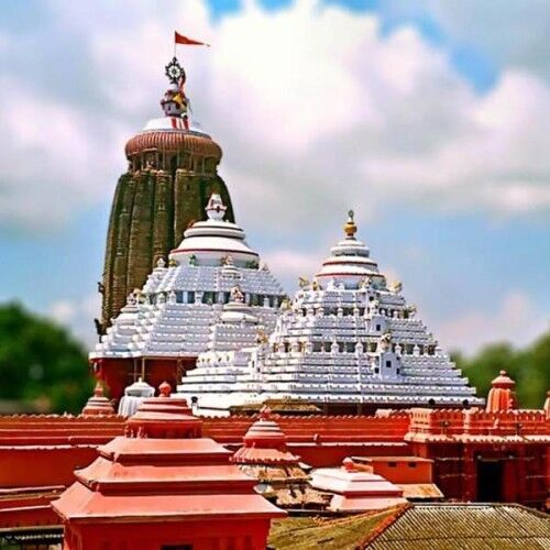 इस मंदिर के गुम्ब‍द के आसपास कभी नहीं उड़ता कोई पक्षी, जानिए और इस ऐसे कई राज