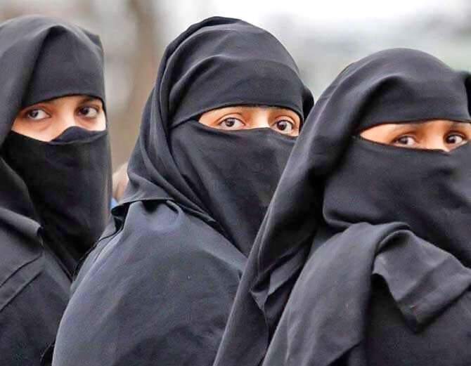 लोकसभा में आज पेश होगा तीन तलाक विधेयक, सरकार और विपक्ष आमने-सामने