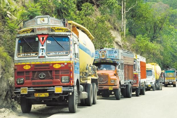देश भर में जारी है ट्रांसपोर्ट हड़ताल