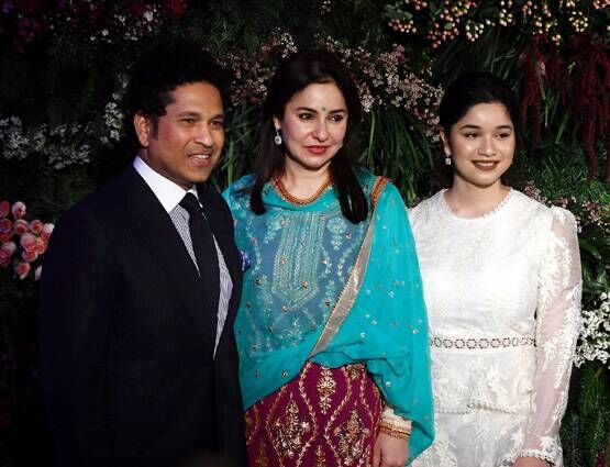 वि‍रुष्का की पार्टी में नजर नहीं आए ये मेहमान, बिना पत्नी के पहुंचे ये क्रि‍केटर्स