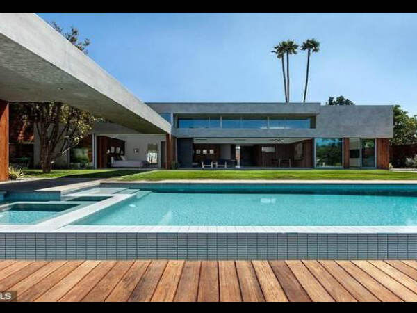 शादी से पहले निक ने प्रियंका के लिए ख़रीदा इतना आलिशान घर, करोड़ों में है कीमत