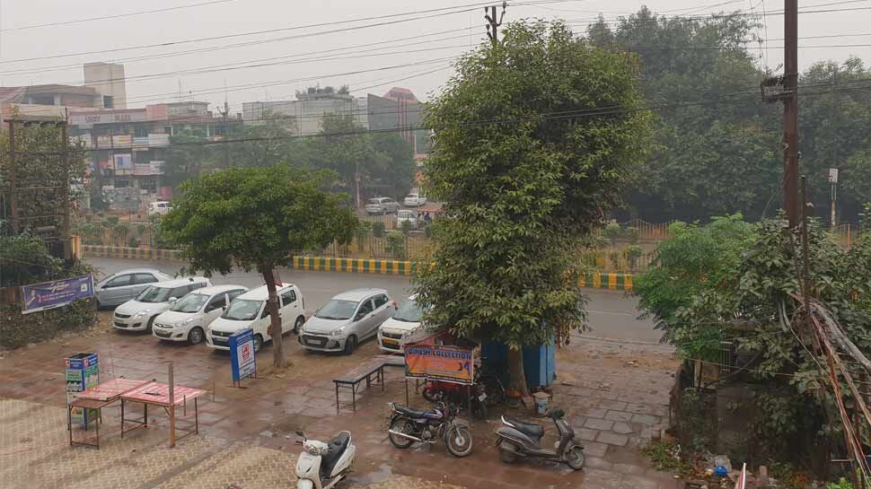 दिल्ली-NCR में शुरू हुई बारिश, प्रदूषण होगा कम, बढ़ेगी ठंड