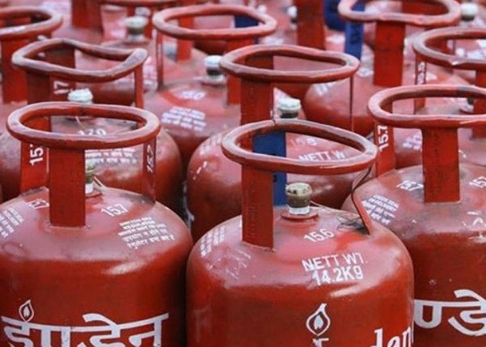 महंगाई का झटका: घरेलू सिलेंडर 31 रुपये, व्यावसायिक सिलेंडर 47 रुपये महंगा