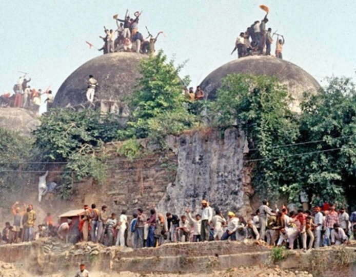 बाबरी विध्वंस मामला: CBI जज की याचिका पर सुप्रीम कोर्ट ने यूपी सरकार को भेजा नोटिस