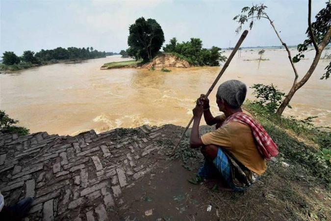 बिहार में कई नदियों का बढ़ा जलस्तर