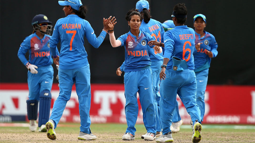 लड़कों से पहले लड़कियों ने ऑस्ट्रेलिया को धोया लड़कों से पहले लड़कियों ने ऑस्ट्रेलिया को धोया