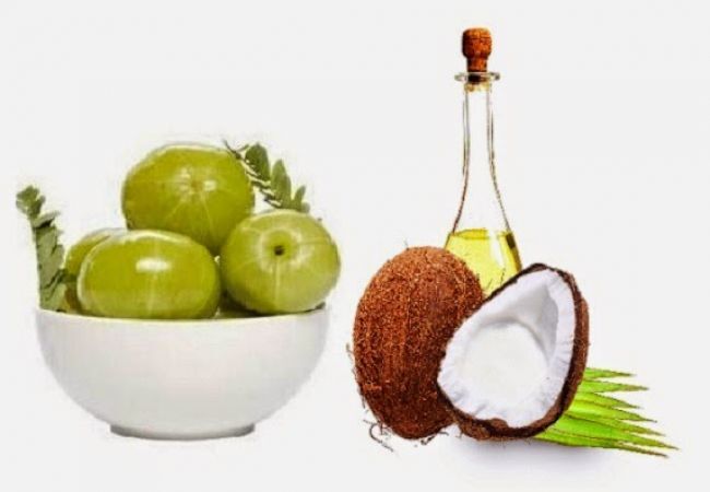 आंवला और नारियल का तेल बना सकते हैं आपके सफ़ेद बालों को काला
