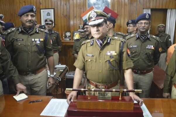 बिगड़ी कानून-व्यवस्था पर मुख्यमंत्री ने डीजीपी को तलबकर जताई नाराजगी बिगड़ी कानून-व्यवस्था पर मुख्यमंत्री ने डीजीपी को तलबकर जताई नाराजगी