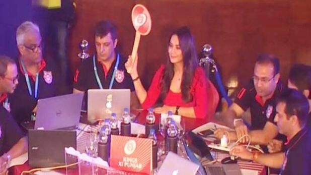 IPL ऑक्शन LIVE: मनीष पांडे को SRH ने 11Cr, क्रिस लिन को KKR ने 9.6Cr में खरीदा