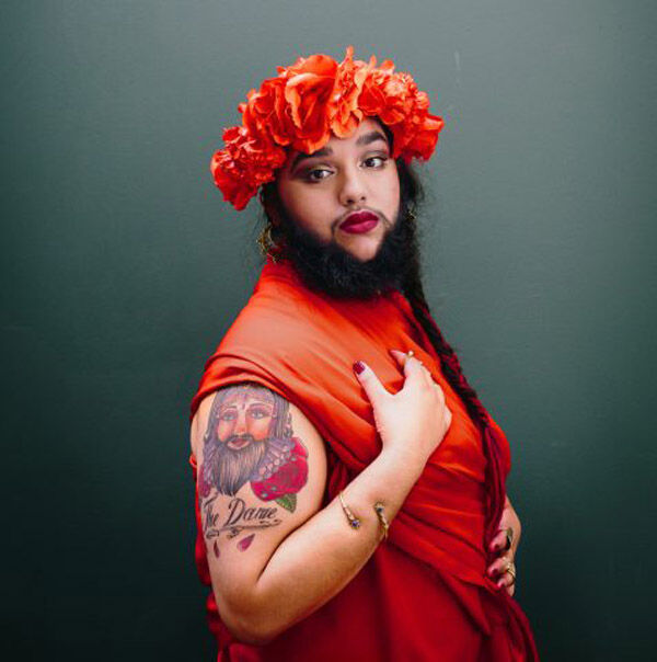 दाढ़ी मूंछ के साथ शान से जीती है ये लड़की, जो भी देखता है करता है जज्बे को सलाम- देखें