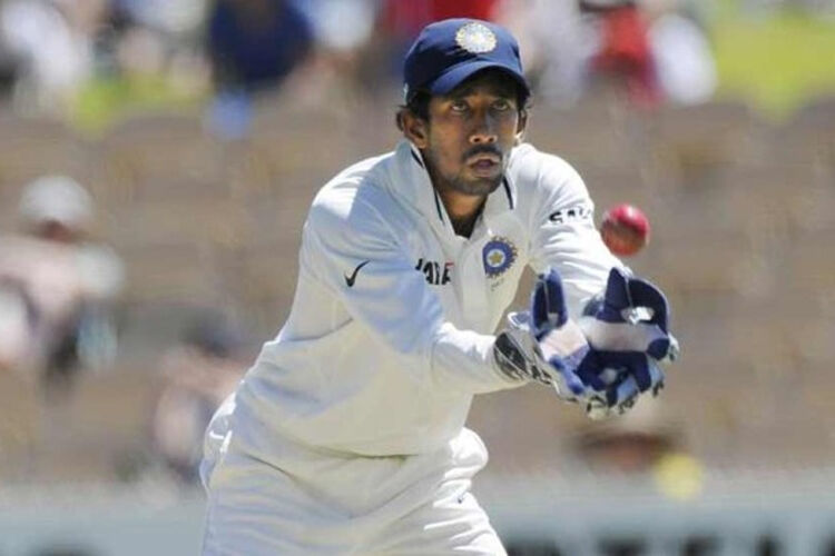 इंग्लैंड के खिलाफ टेस्ट टीम में ऋद्धिमान साहा की जगह ले सकते हैं दिनेश कार्तिक