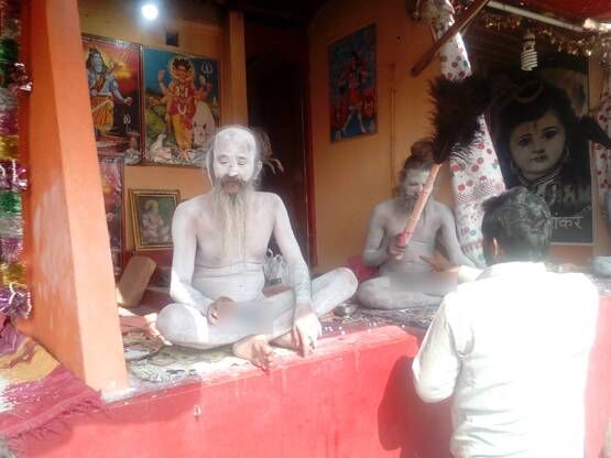 मकर संक्रांति: गंगासागर में नहाने पहुंचे लाखों श्रद्धालु, देखें PHOTOS