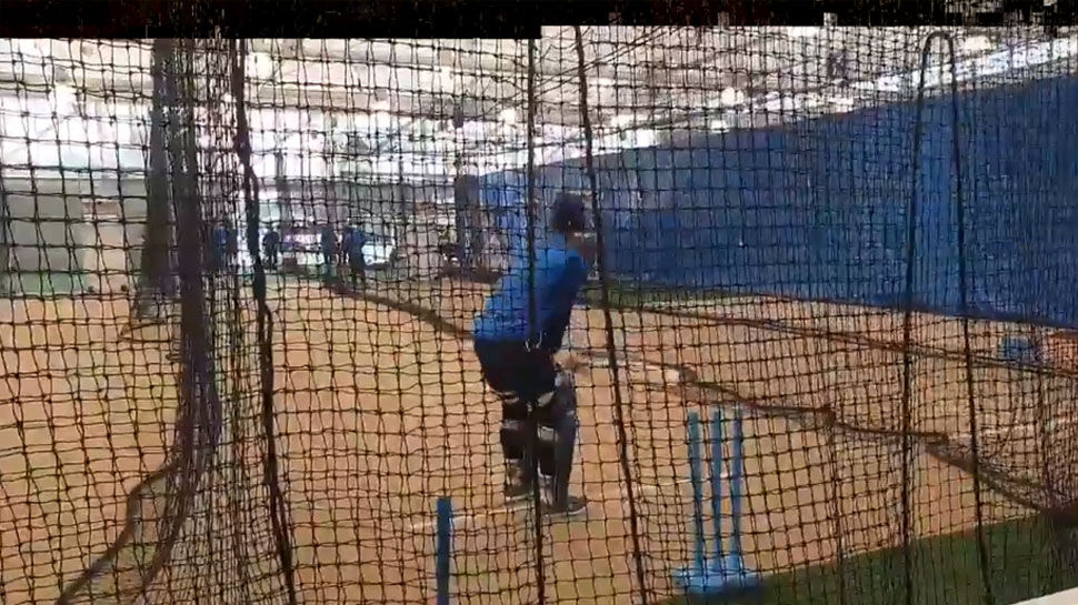 VIDEO: टीम इंडिया को करना पड़ा इंडोर अभ्यास, कहीं बारिश सिडनी वनडे का भी न बिगाड़ दे खेल