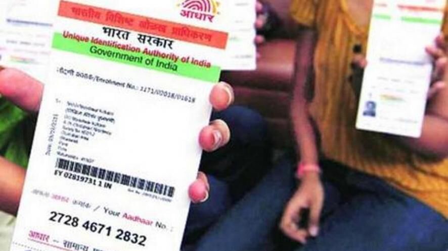 अपना आधार लिंक कराने के लिए परेशान हैं तो अब जान लें यह नया फैसला