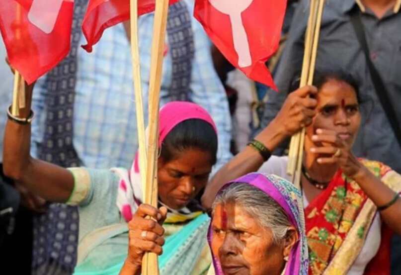 ऋण माफी के लिए ठाणे पहुंचे 20 हजार किसान, सरकार पर बढ़ा दबाव