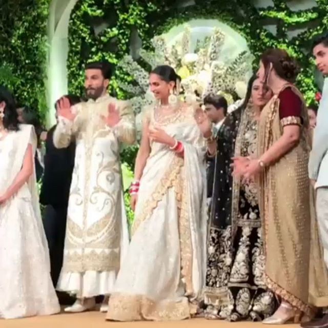 दुल्‍हन बनीं दीपिका करती रहीं लोगों का स्‍वागत और रणवीर ने शुरू कर दिया Dance
