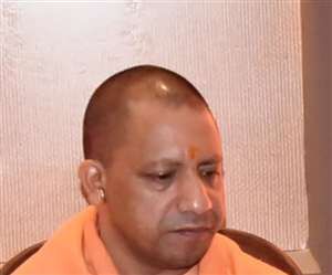 चुनाव बाद लगी मोदी बनाम योगी होर्डिग, एफआइआर