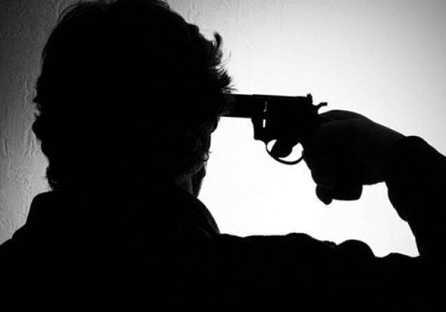 वाराणसी के होटल में ठहरे हैदराबाद के ठेकेदार ने खुद को गोली मार कर जान दी