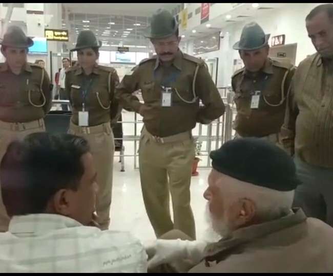 किशनगढ़ हवाई अड्डे पर हिरासत में लिए गए उत्तर प्रदेश के विधायक राजा भैया के पिता