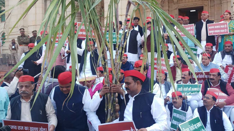 UP विधानसभा सत्र के शुरू होने से पहले किसानों के मुद्दे पर SP की ललकार