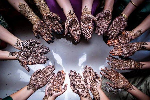 क्यों लगाती हैं महिलाएं सावन में मेहँदी क्यों लगाती हैं महिलाएं सावन में मेहँदी