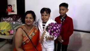 कद के बेशक छोटे हैं यह अभिनेता, लेकिन इनकी बीवी की खूबसूरती देख हैरान रह जायेंगे