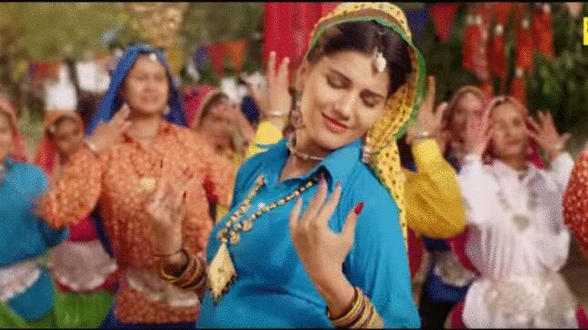 Video: सपना चौधरी के देसी ठुमके लोगों को आए पसंद, Ram Ki Su को मिले 2 करोड़ से ज्यादा व्यू Video: सपना चौधरी के देसी ठुमके लोगों को आए पसंद, Ram Ki Su को मिले 2 करोड़ से ज्यादा व्यू