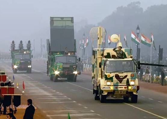देखें: जब राजपथ पर उतरी दुश्मनों को दहलाने वाली हिंदुस्तान की सैन्य शक्ति
