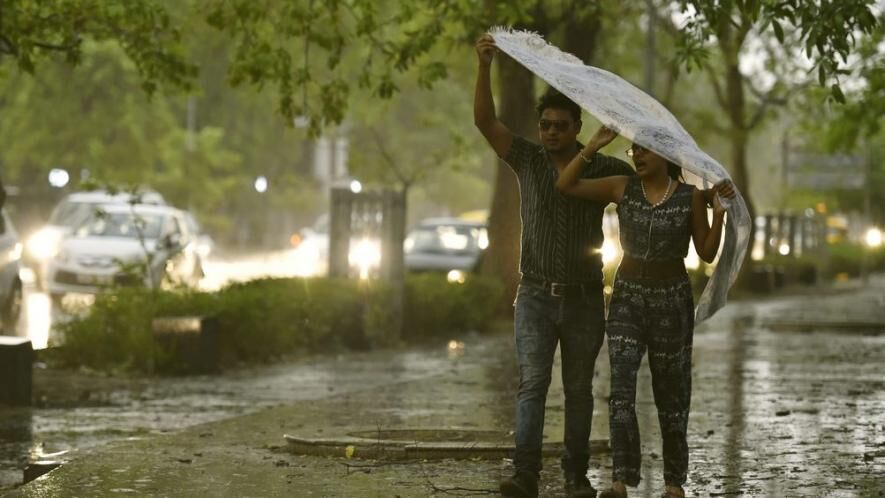 15 और 16 जून को आंधी-पानी आ सकता: यूपी 15 और 16 जून को आंधी-पानी आ सकता: यूपी