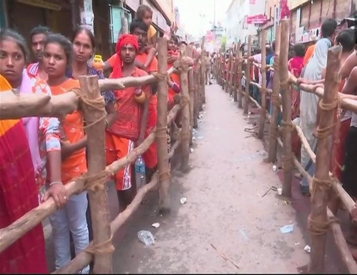 आज सावन के आखिरी सोमवार को मंदिरों में उमड़ा भक्तों का सैलाब