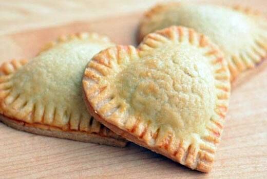 इन रोमांटिक हार्ट शेप डिशेस से अपने प्यार को करें इम्प्रेस