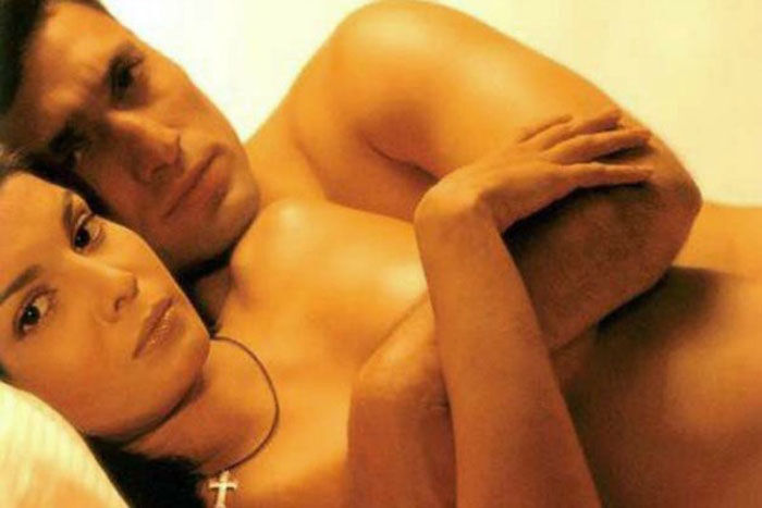 जवान हैं? तो अकेले में जरुर देखें ये 10 फिल्में, परिवार के साथ देखी तो खड़ी हो जाएगी मुसीबत