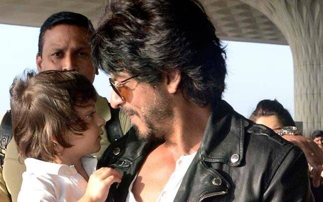 FATHERS DAY : नन्हे अबराम ने पापा शाहरुख को दिया ये प्यारा सा तोहफा