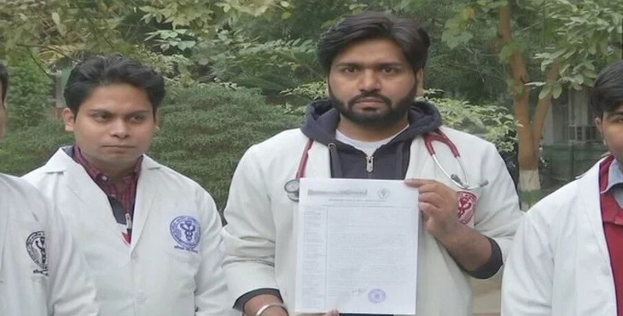 एम्स डॉक्टरों ने लिखा PM मोदी को खत- ...एक दिन तो गुजारिए सरकारी अस्पताल में