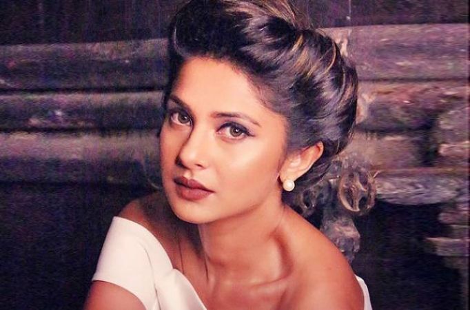 एशिया की 50 सबसे सेक्सी महिलाओं में जेनिफर विंगेट शामिल